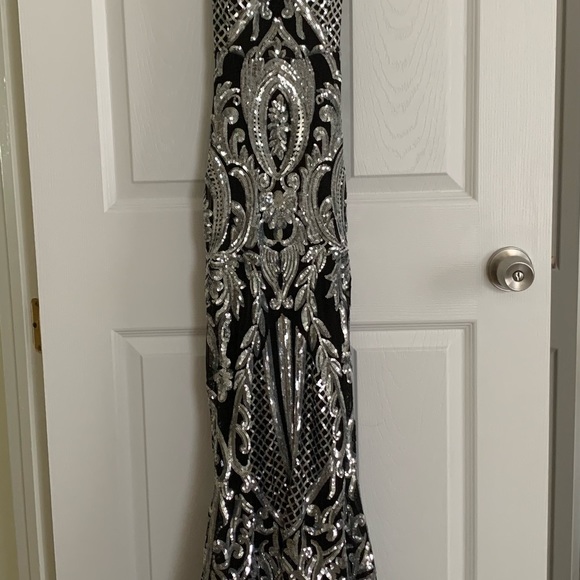 Mermaid style prom dress like new - Picture 3 of 6